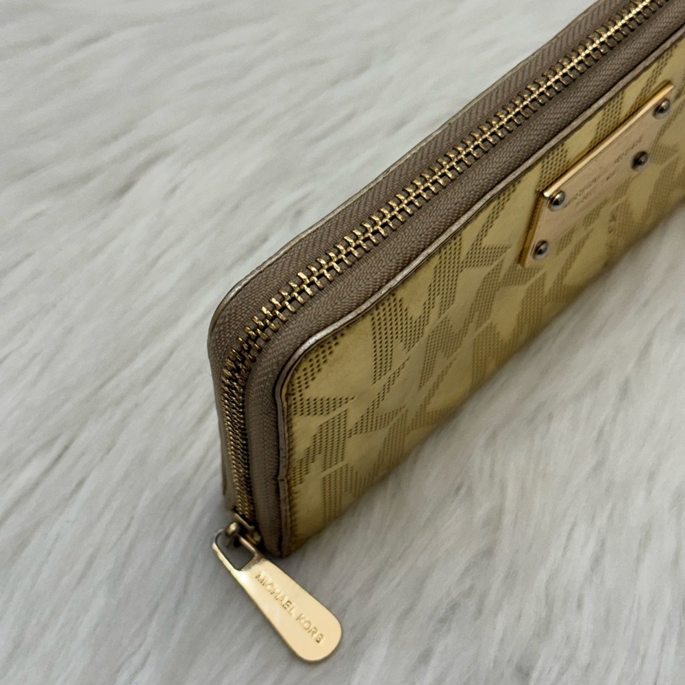 MICHAEL KORS - METALLIC GOLD PATENT LEATHER LONG JET SET CONTINENTAL ZIP WALLET - Picture 8 of 15